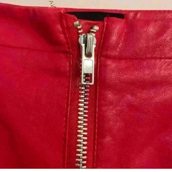 COMME Red Faux Leather Zip Up MINI Skirt Size Medium EXC CON - Picture 8 of 8